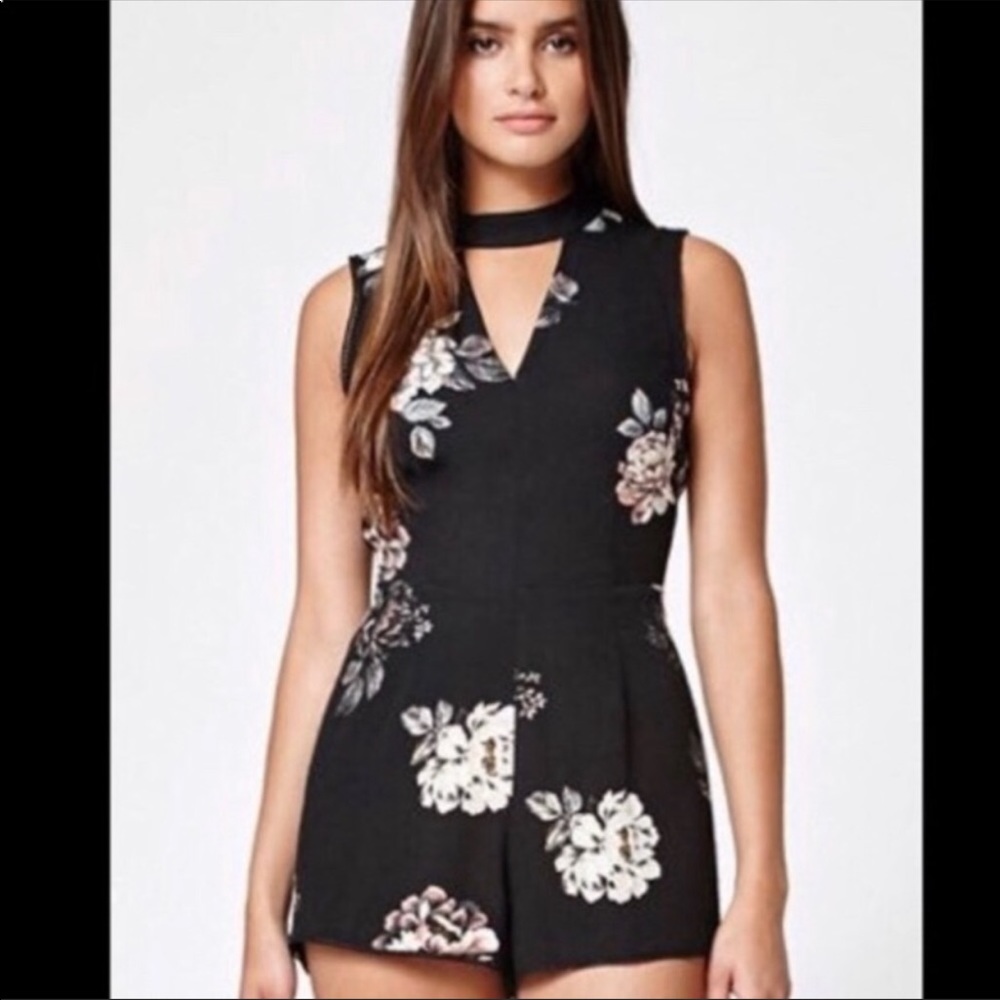 🌺 Kendall and Kylie floral romper